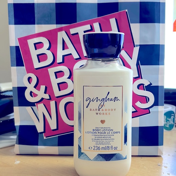 Gingham by Bath and Body Works body moisturizing lotion. 236 ml / 8oz. - Picture 1 of 4